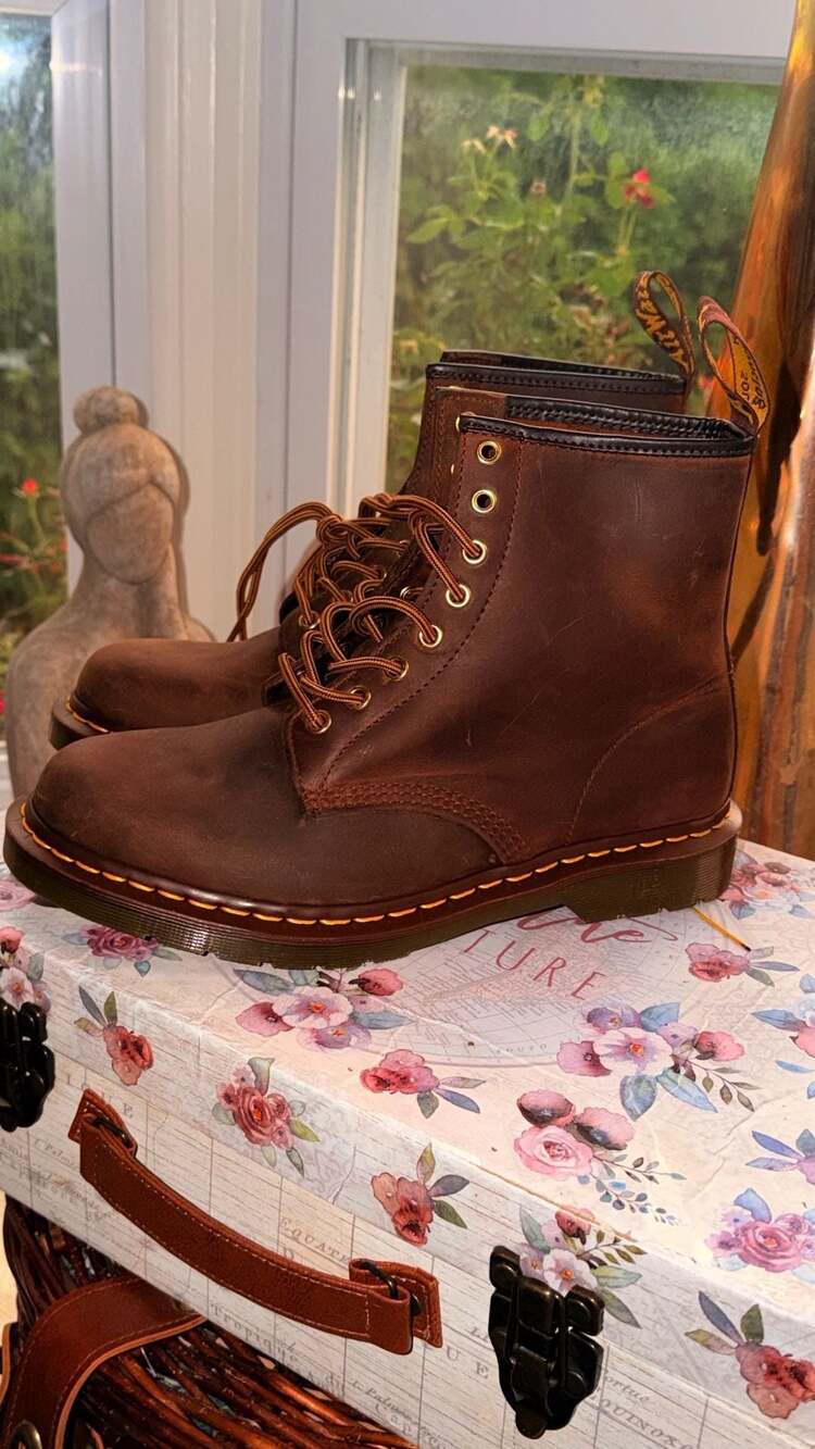 Dr. Martens 1460 Crazy Horse Leather Lace Up Boots in Dark Brown Size 10 US M